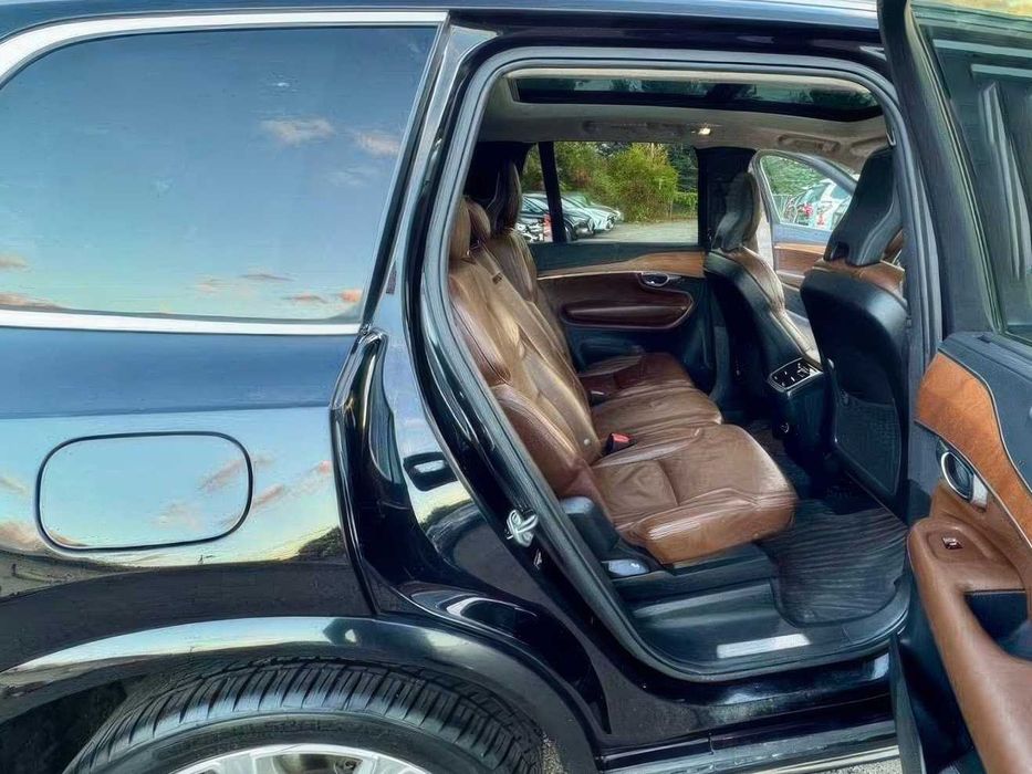 Volvo XC90      2020