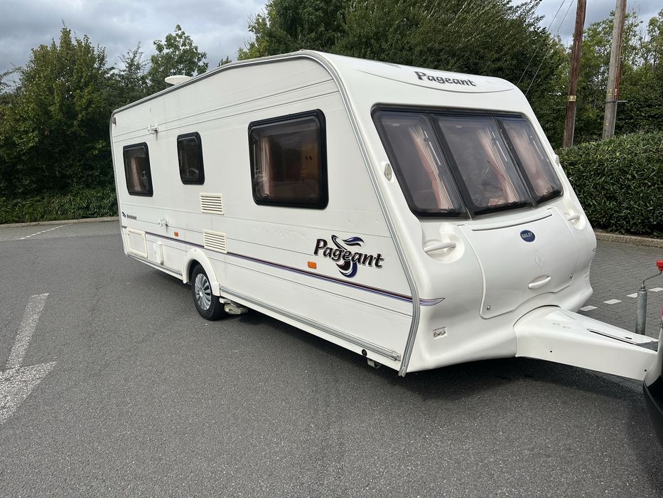 Caravana inglesa , CAMA FIXA, impecavel 2007