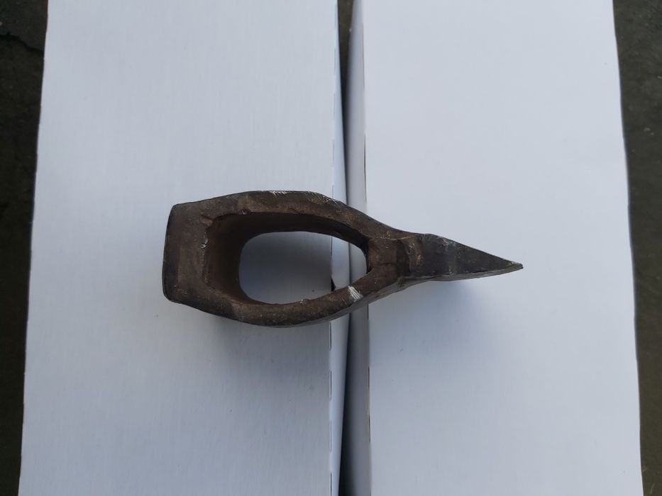 Топор, топорик, колун, сокира