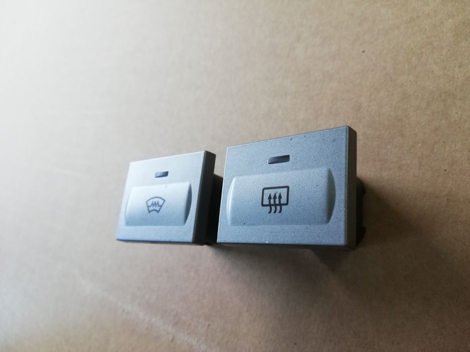 Włącznik przycisk podgrzewania szyb srebrny przód tył Focus Kuga C-max