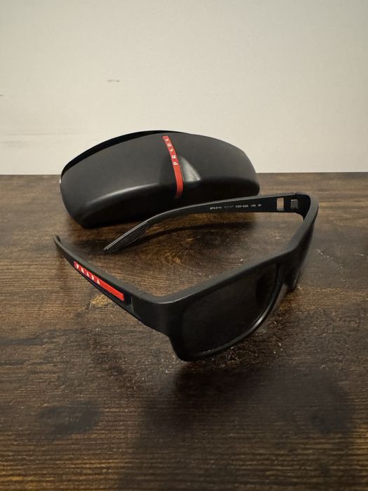 Oryginalne okulary przeciwsłoneczne Prada Linea Rossa SPS 01V – stan bardzo dobry