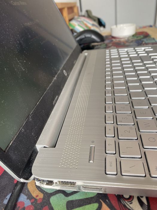 Portátil HP 11th Gen Intel(R) Core (TM) i3-1115G4 @ 3GHz (15.6'' - Intel(R) UHD Grafics - RAM: 8 GB - 228 GB SSD