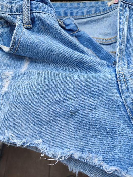 Dżinsowe szorty krótkie