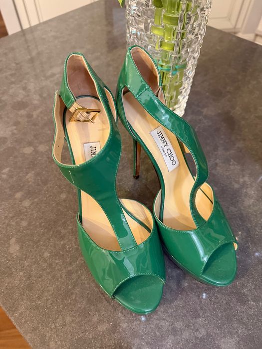 Босоніжки лакові