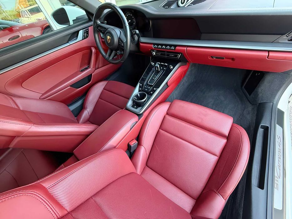 Porsche 911 Carrera 4S      2020