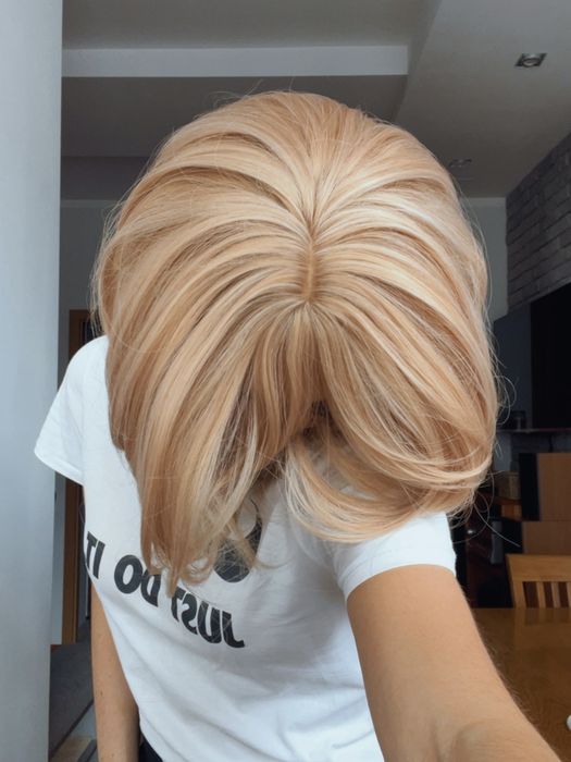 Blond peruka refleksy pasemka grzywką cieniowane nowa jasna bob