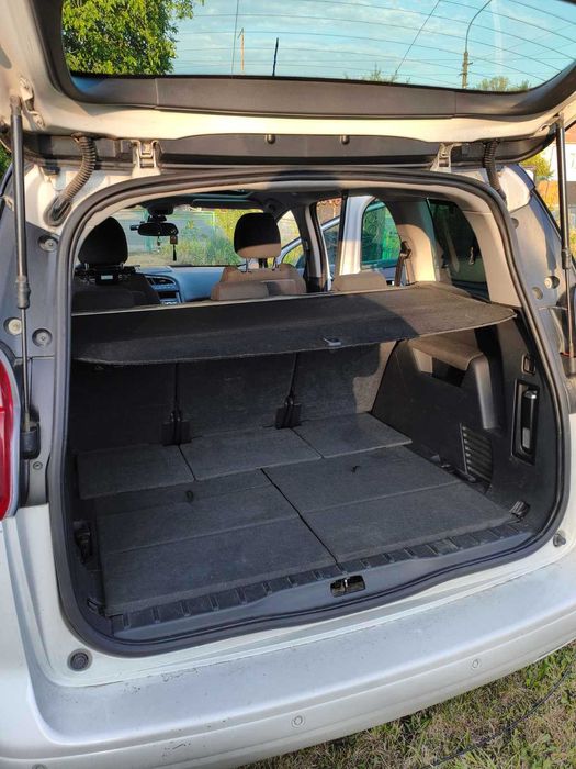 Продам автомобіль Peugeot 5008