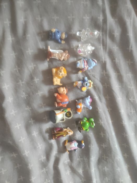 Różne figurki z jajko niespodzianka