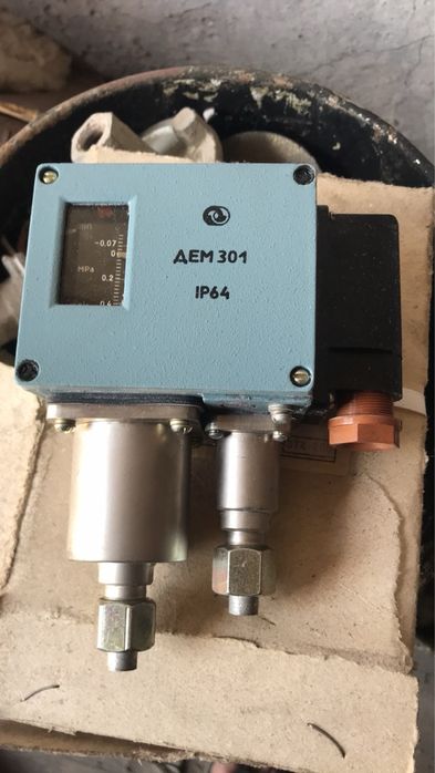 Реле тиску ДЕМ301 і клапан розв производительности загрузочный клапан.