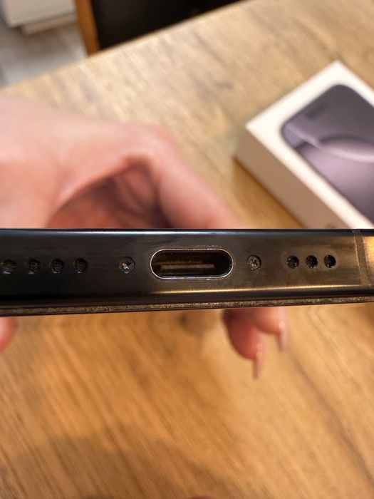 Iphone 16 pro 256  black titanum