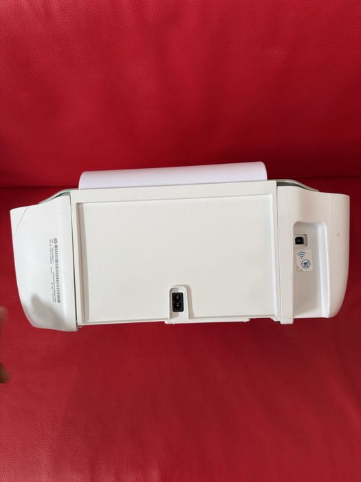 Impressora multifuncional HP DeskJet 2722e.