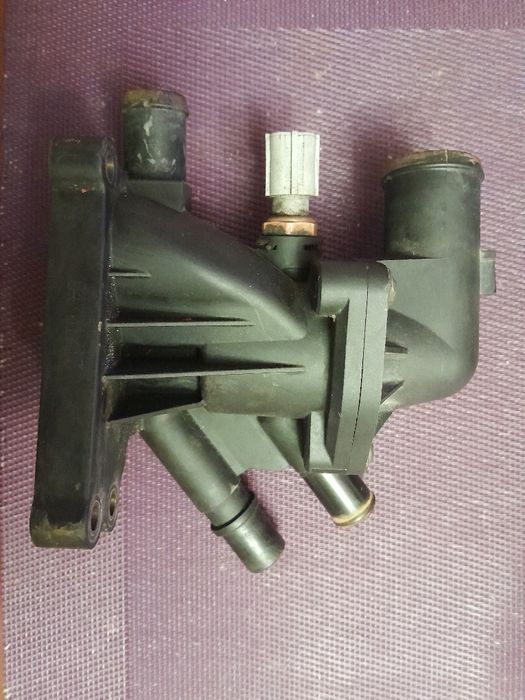 Корпус  в сборе с термостатом двигателя 1.0 экобуст бензин