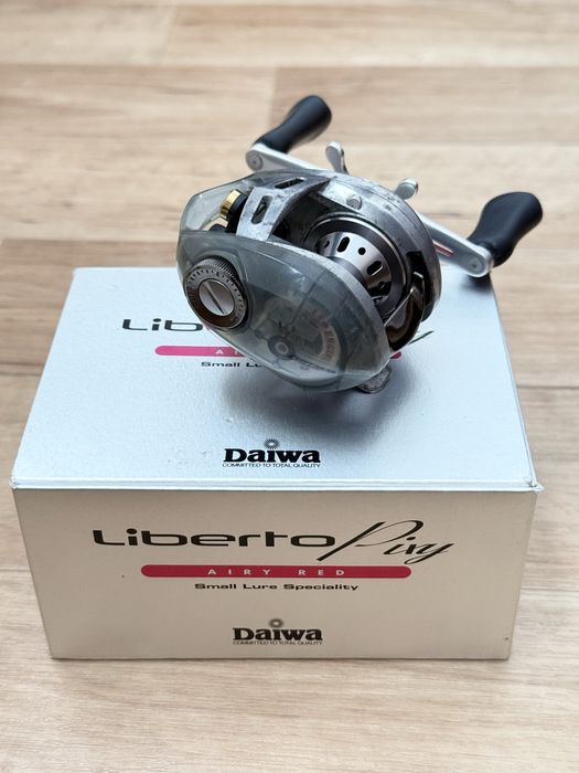 Риболовна котушка Daiwa Megabass Alphas ito 103-Ai 2005 року.