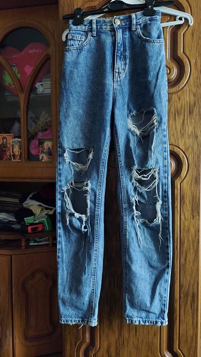 Spodnie jeansowe z dziurami Pull & Bear 32.