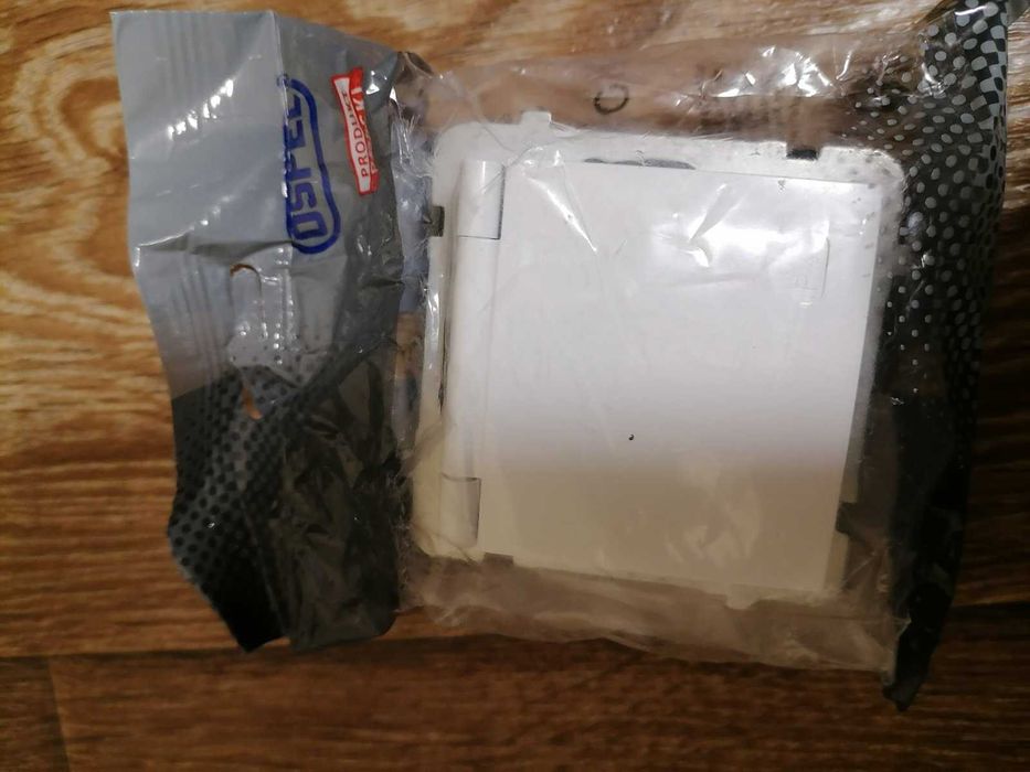 Продам розеткизакриті,відкриті,вимикачі одинарні,подвійні,сходові