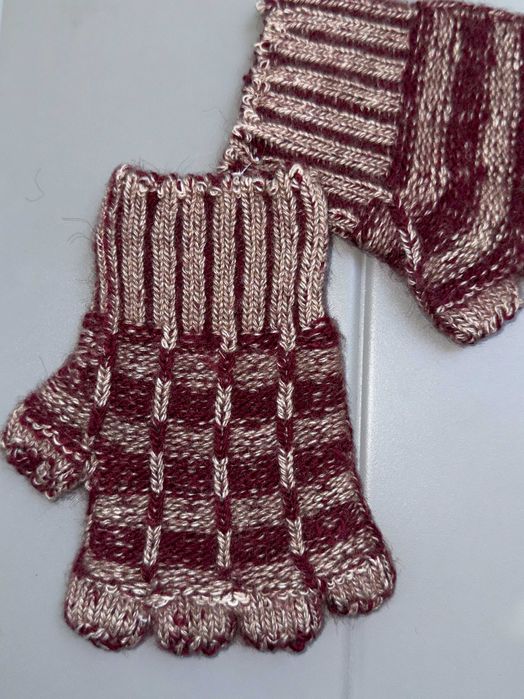 Rękawiczki mitenki w paski – styl i komfort