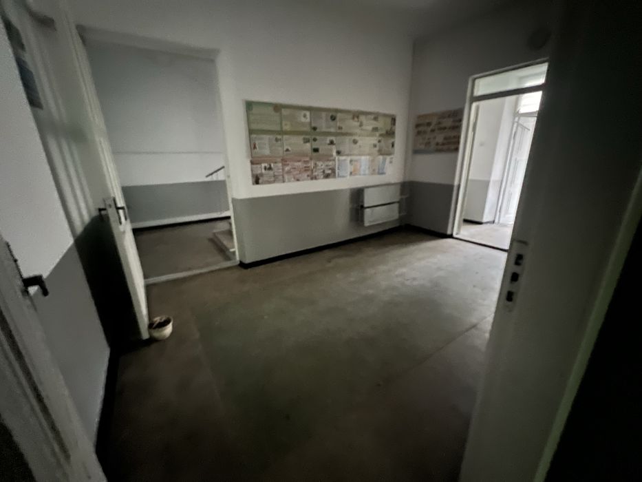 Оренда 2 приміщ.: 30.4 м. кв./12.9 м.кв., Центр, вул. Відінська, 40А,