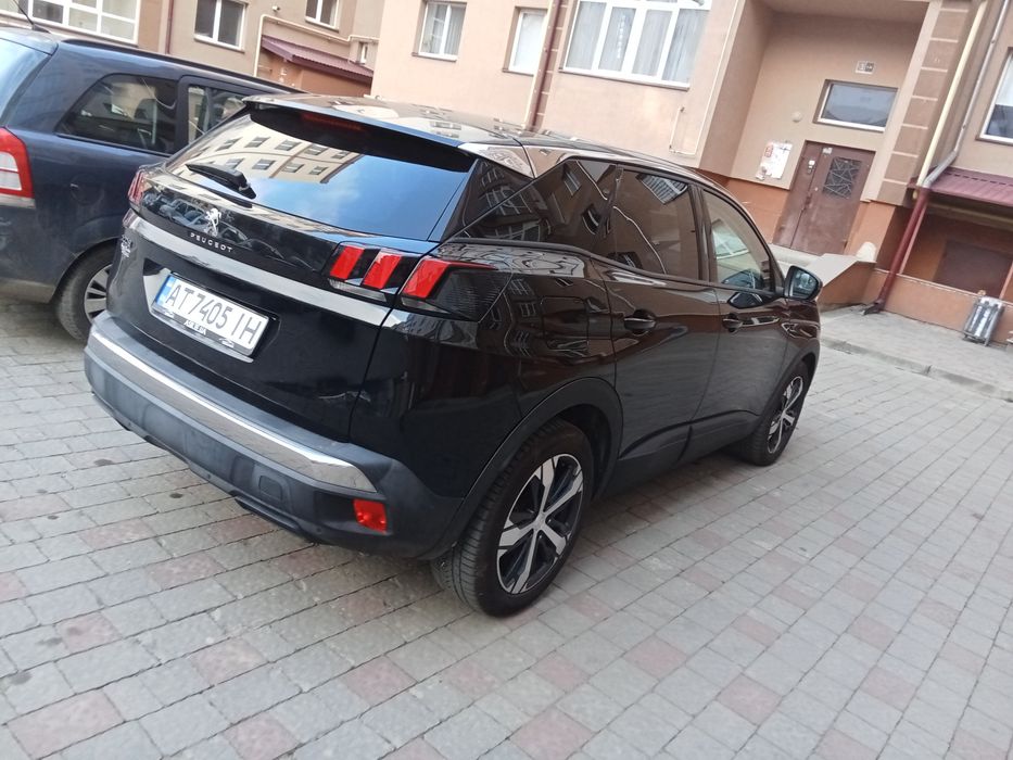 Кросовер Пежо 3008
