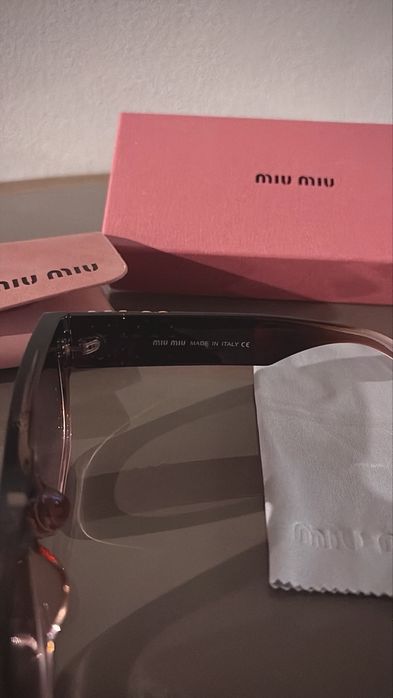 Óculos de sol Miu Miu novos, nunca usados