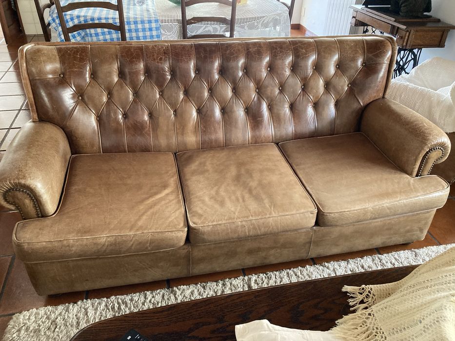 Sofás vintage em pele verdadeira
