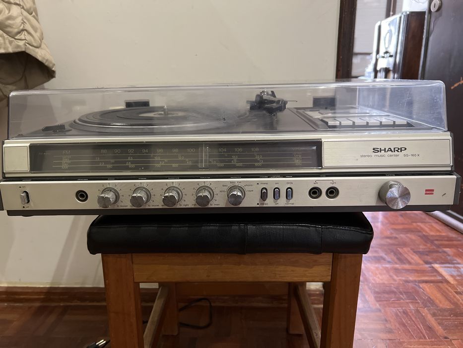 Gira discos Sharp SG-160H Stereo Music Center