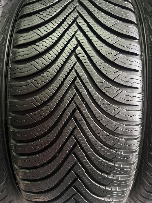 205/50/17 R17 Michelin Alpin 5 4шт зима