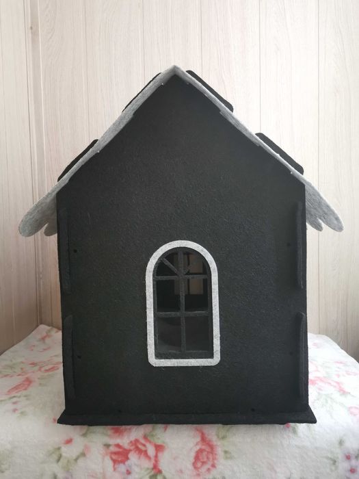 Будиночок для котиків і песиків