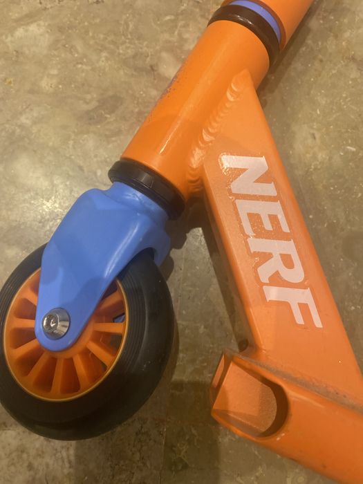 Trotinete Nerf impecável