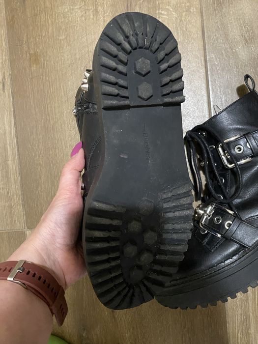 Piekne czarne glany roz. 38 Bershka