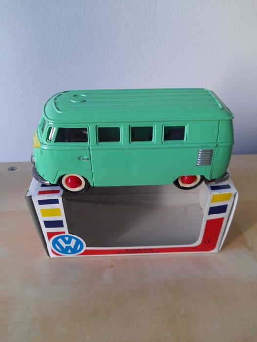 Carros Pepe novos na caixa