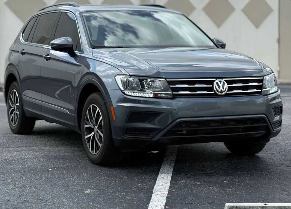Volkswagen Tiguan      2021
