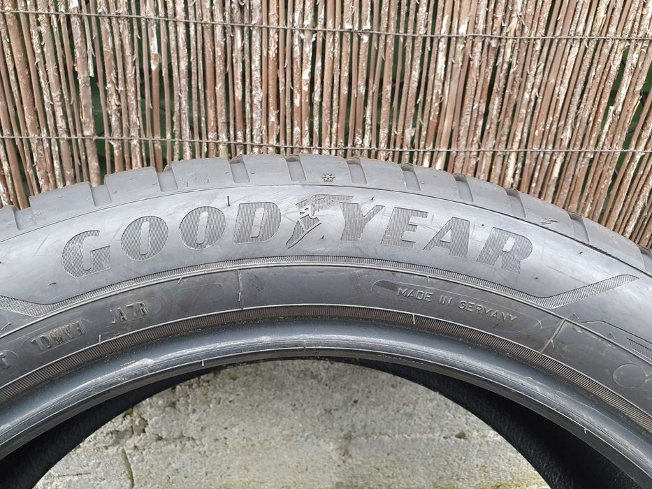 2x 235/50/20 104T Good/Year UltraGrip 7,4mm 2024r.