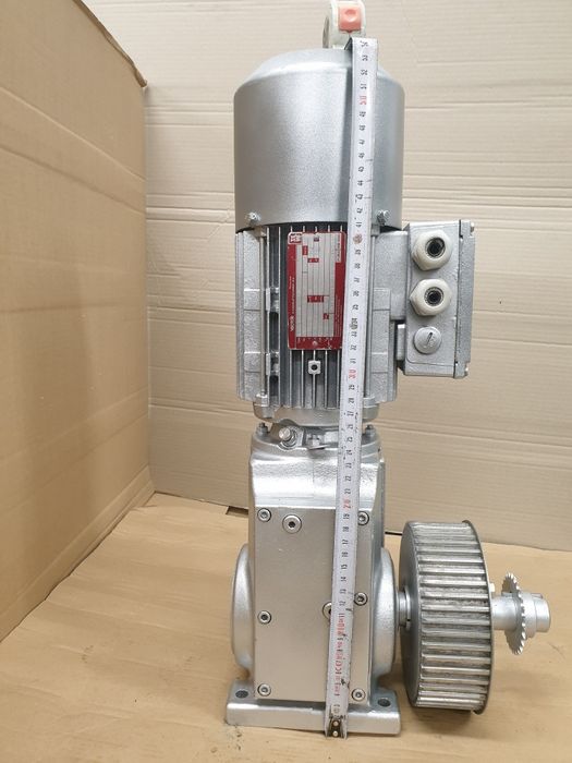 Motoreduktor kątowy SEW z hamulcem 58 obr/min.