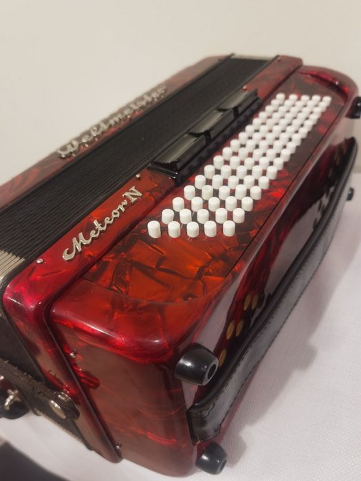 Weltmeister Meteor N 80 basów akordeon klawiszowy