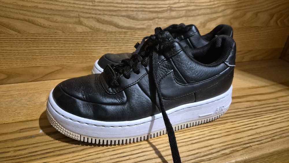 Nike air force 38. 5 skórzane
Zapiętki wytarte