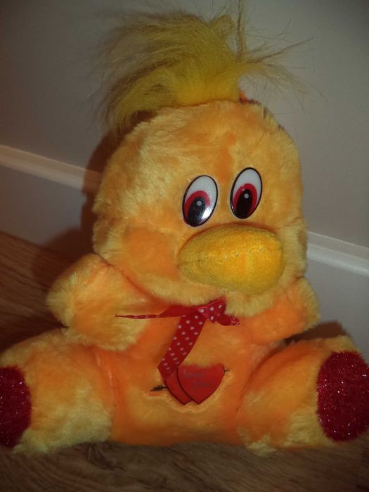 Peluche pato amarelo e vermelho