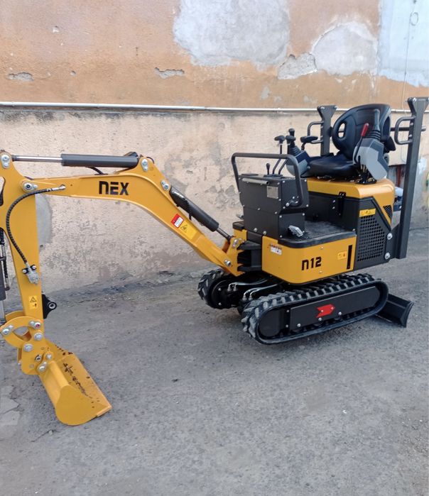 Uslugi Minikoparką Niwelowanie Wykopy Kucie Betonu Sciaganie Humus