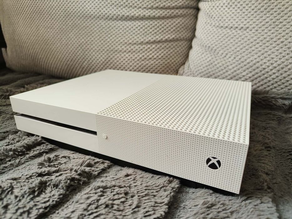 Xbox One S 1TB .