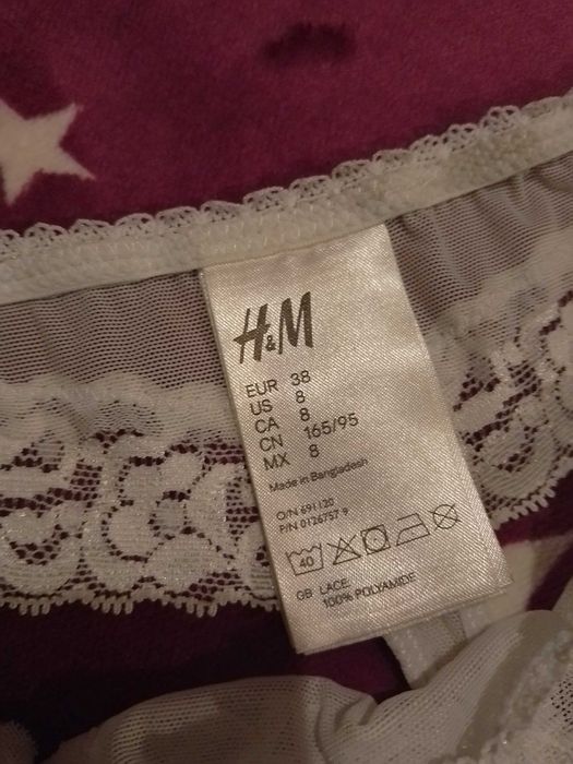 Białe koronkowe stringi H&M
