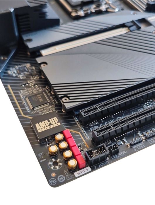 Gigabyte Z690 AORUS PRO DRR5 + PCIE 5.0