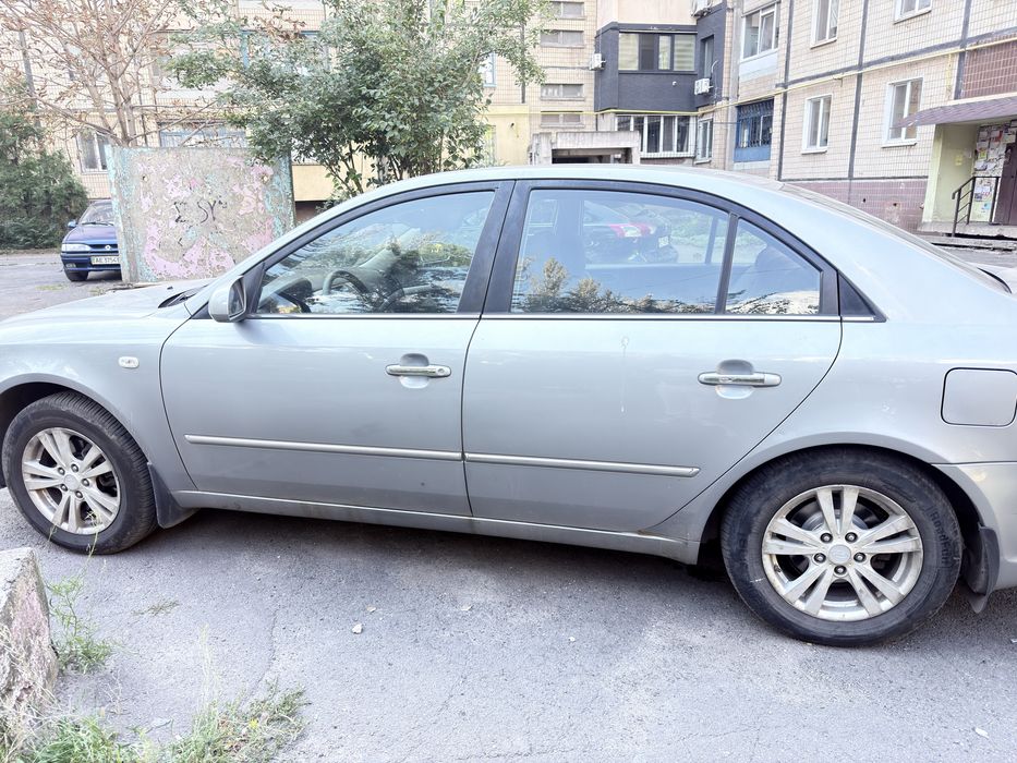 Продам HYUNDAI SONATA 2008 года 2,0 бензин