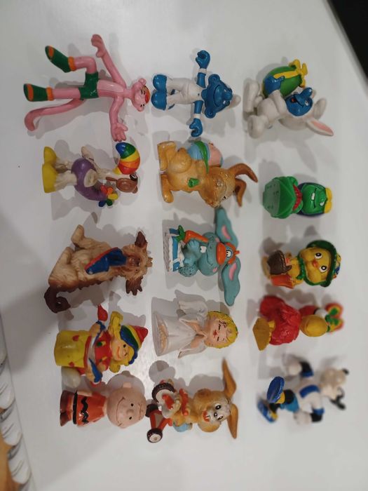 Lote de bonecos em pvc de varias marcas