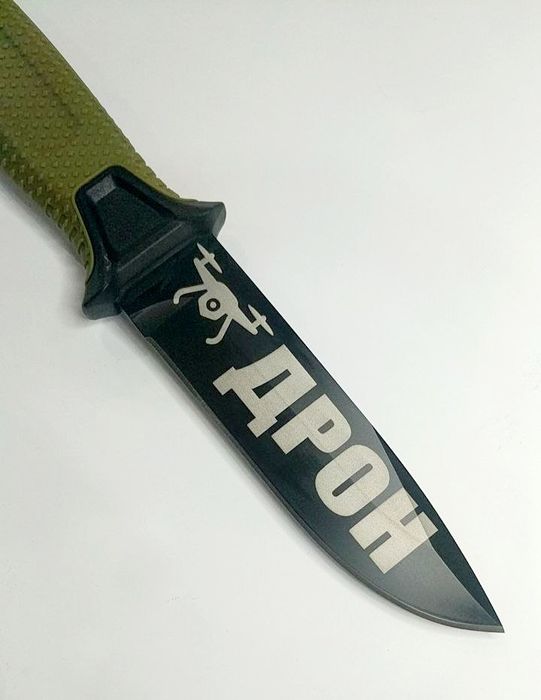 Тактичный нож для военного с гравировкой эмблемы