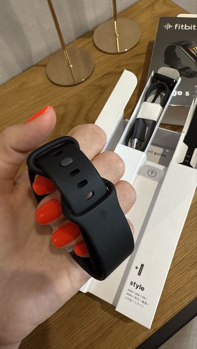 Фітнес браслет fitbit charge 5
