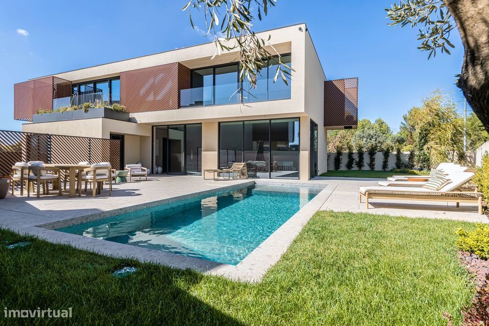 Moradia T5 com piscina, jardim e garagem em Birre, Cascais