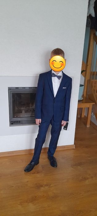 Garnitur komunijny z muchą i butonierką