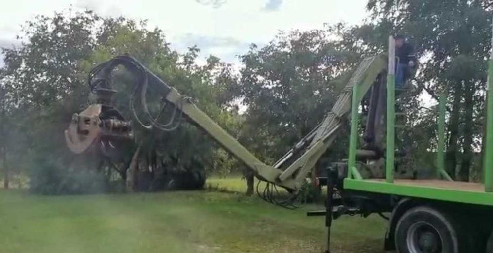 Кран маніпулятор Loglift лісний на ЗІЛ КАМАЗ УраЛ