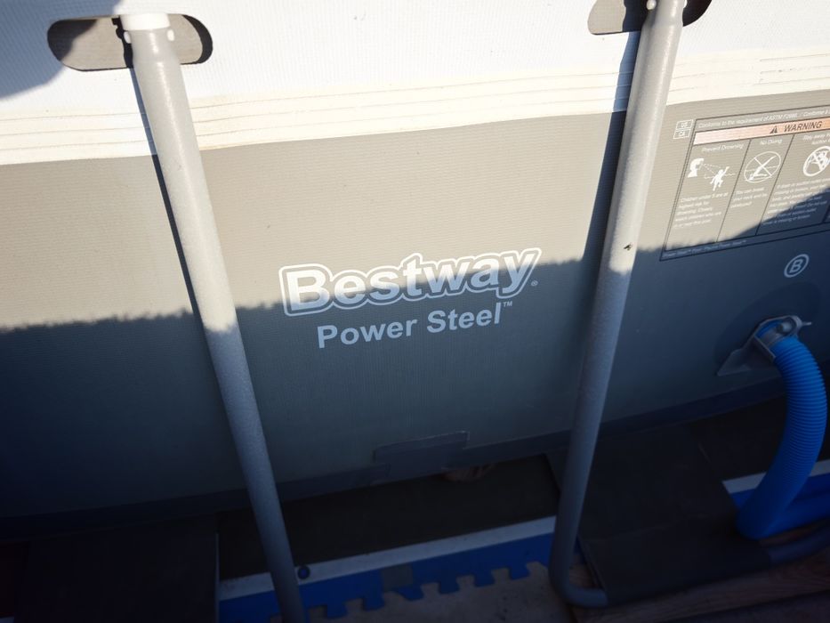 Piscina desmontável oval Bestway  3,05m x 2,00m x 84cm
