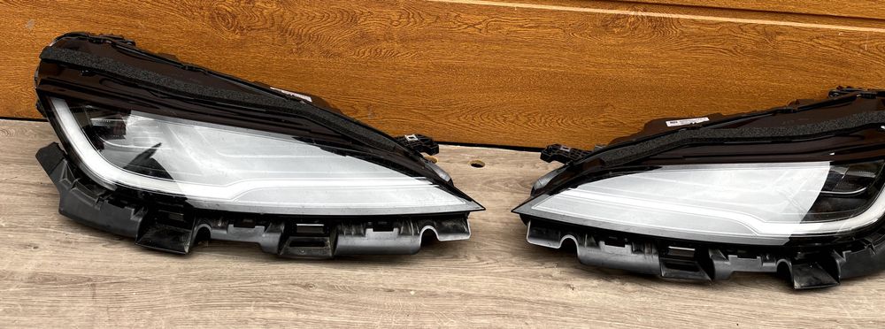 Lampa prawa lewa  eflektor przód TESLA Model 3 Highland 24r  cała