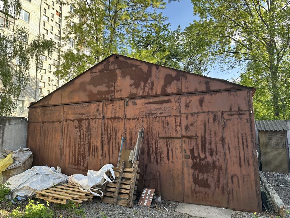 Продам гараж для двох автомобілів.